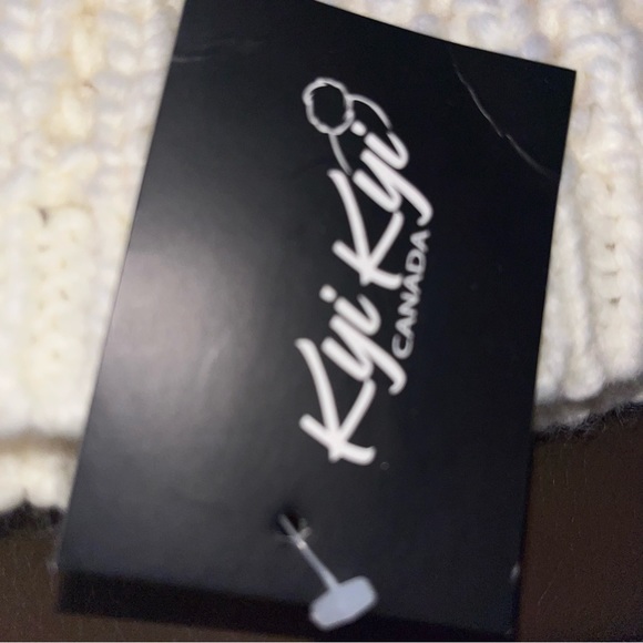NWT Women's Kyi Kyi Genuine Fox Fur Pom Pom Waffle Knit Beanie Hat in Ivory - Picture 6 of 10